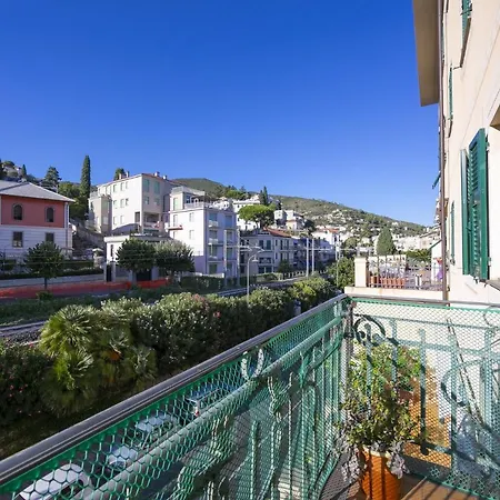 Palace 250m From Sea - Happy Apartamento