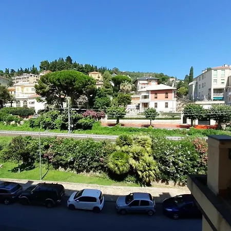 Palace 250m From Sea - Happy شقة